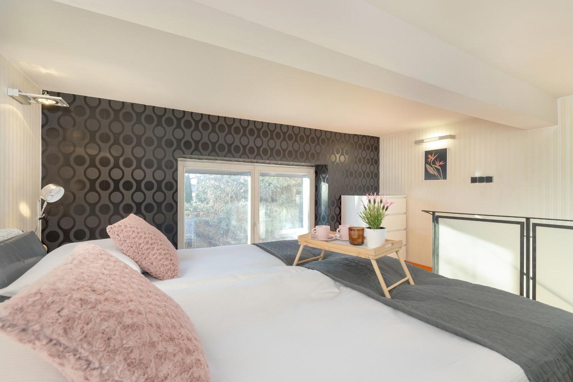 Przyszlosci Z Dwiema Sypialniami W Krakowie By Renters Apartament